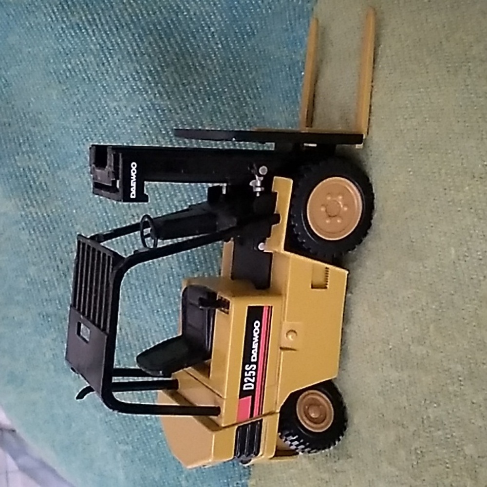 Vintage Daewoo Fork Lift Truck D25S Forklift Diecast 1:20